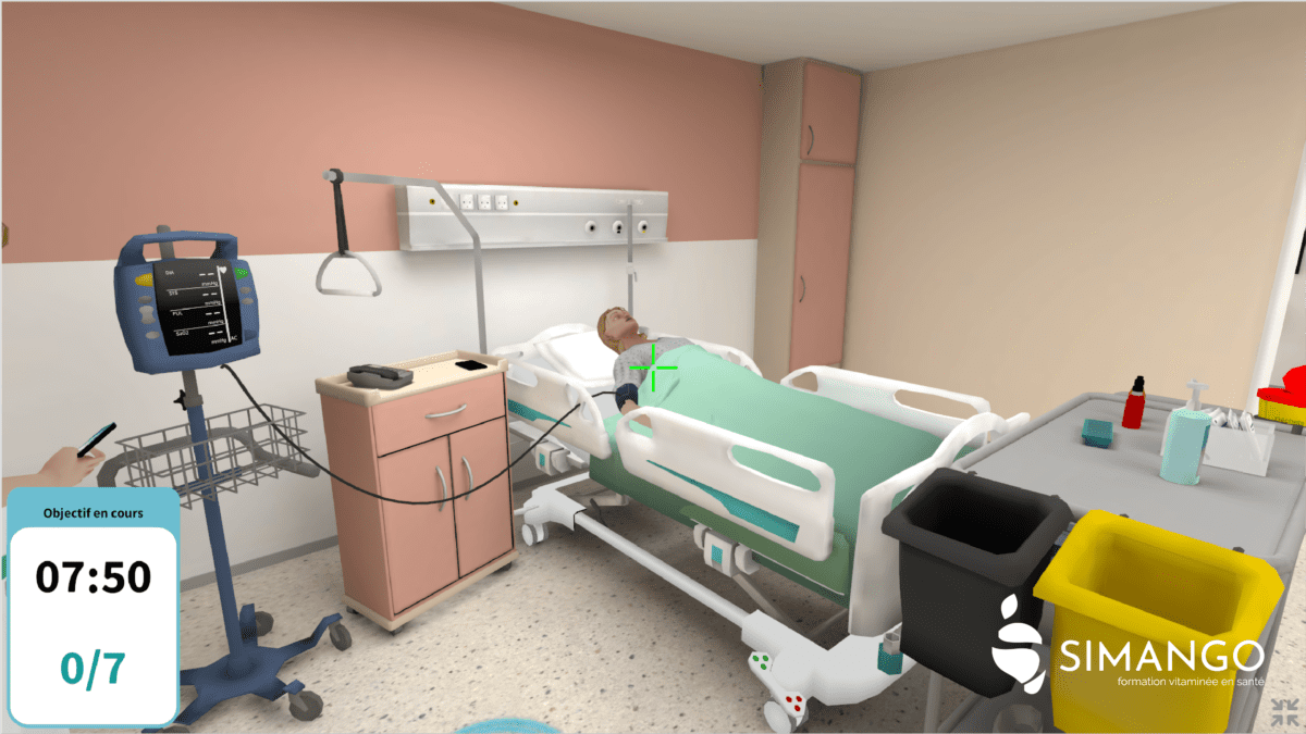 Immersion dans une chambre d'un patient allongé sur un lit. Le soignant est en train de prendre sa tension